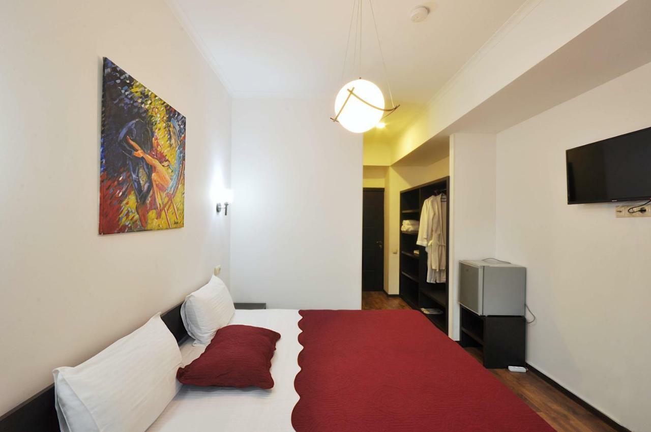 Tbilisi Check In Hotel Bagian luar foto