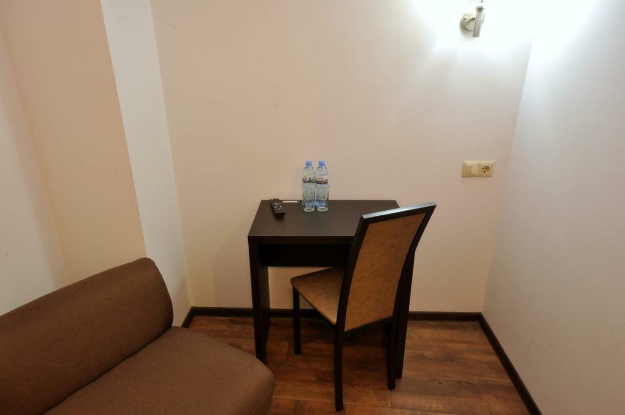 Tbilisi Check In Hotel Bagian luar foto