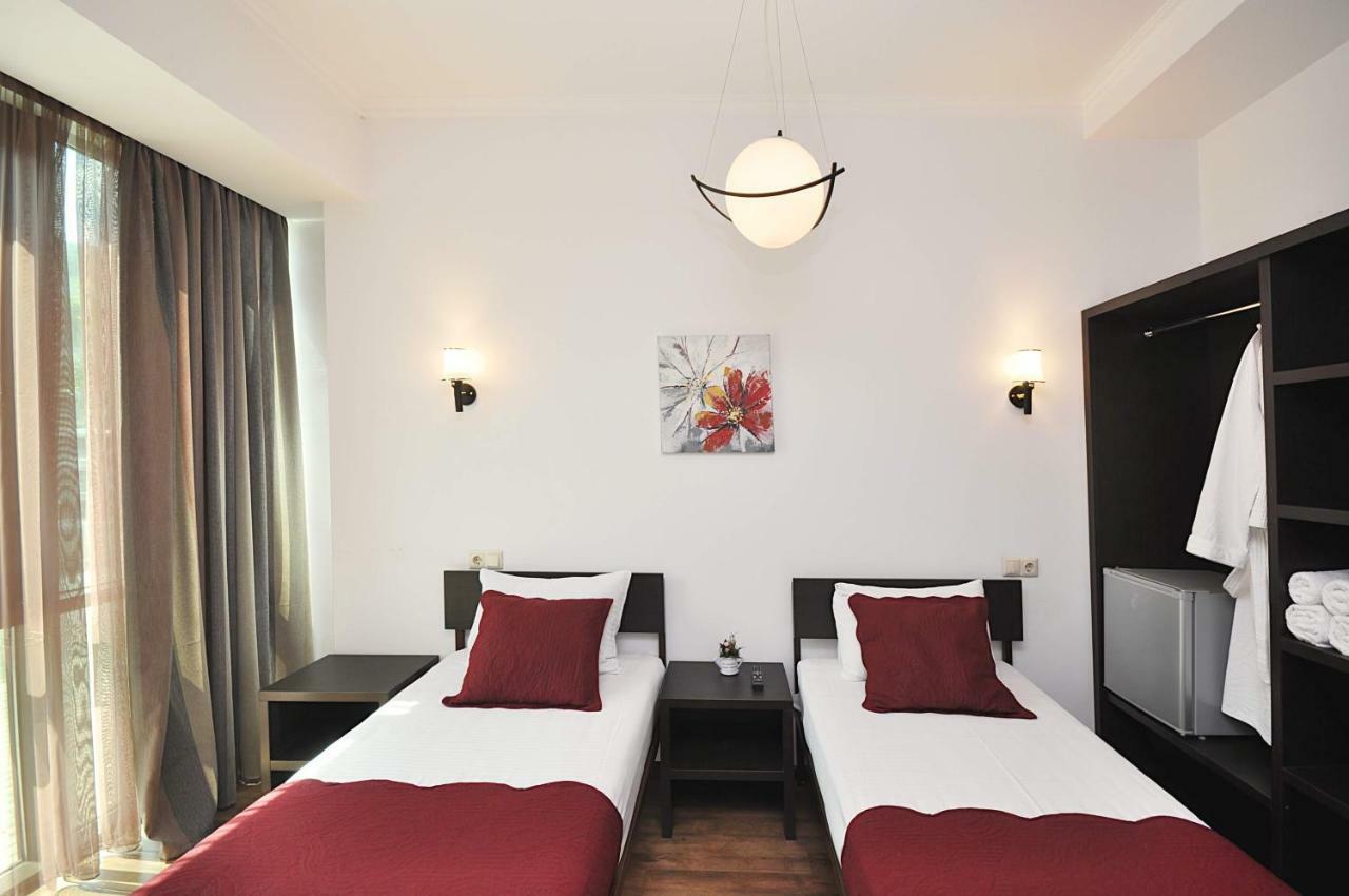 Tbilisi Check In Hotel Bagian luar foto